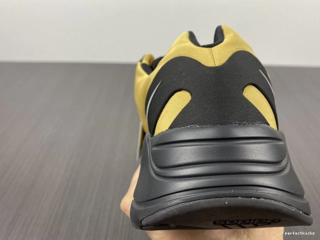 Yeezy Flux' GZ0717 MNVN 'Honey Boost 700 0812